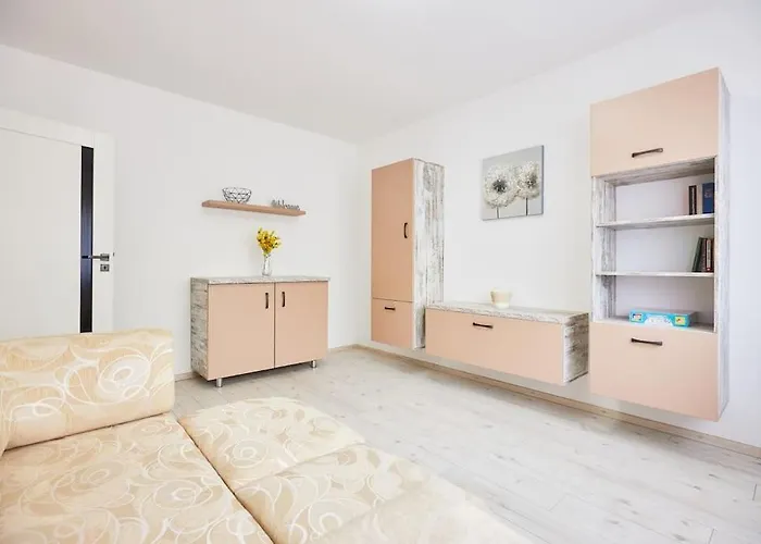 Zoe Apartman, Koezponthoz Koezel