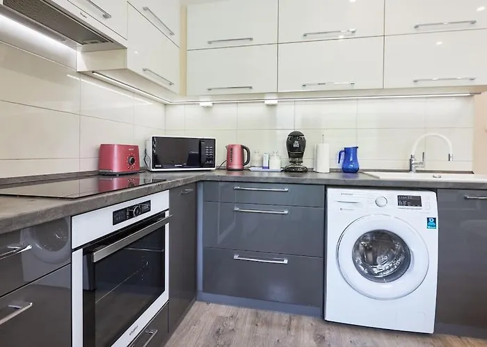 Zoe Apartman, Koezponthoz Koezel