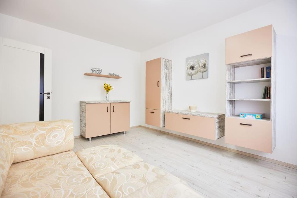 Апартаменти Zoe Apartman, Koezponthoz Koezel *