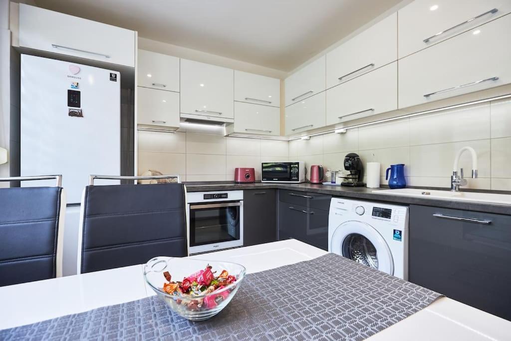 דירה Zoe Apartman, Koezponthoz Koezel *